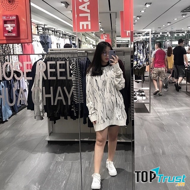 Không nên tặng những món quà thời trang có size như: quần áo, váy, giầy guốc…