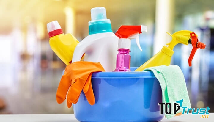 Không nên tiếp xúc thường xuyên các dung dịch tẩy rửa