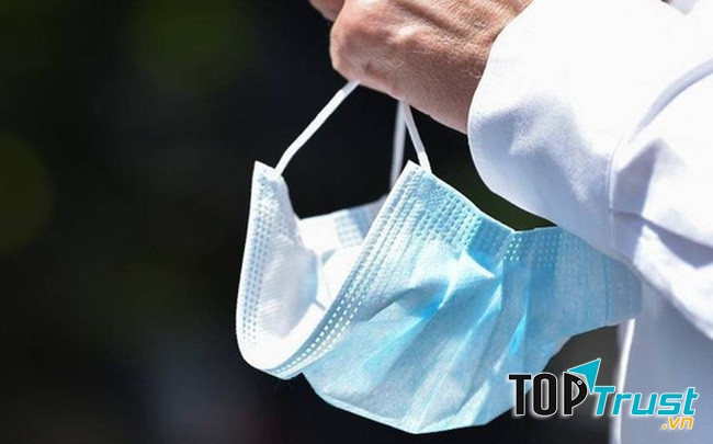 Tháo bỏ khẩu trang đúng cách