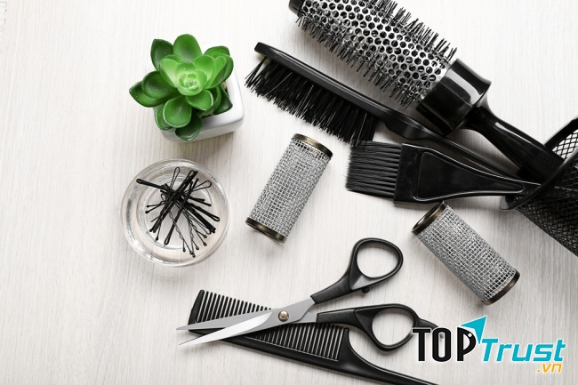 Thay mới lược chải tóc khi cần thiết (Ảnh: Internet)