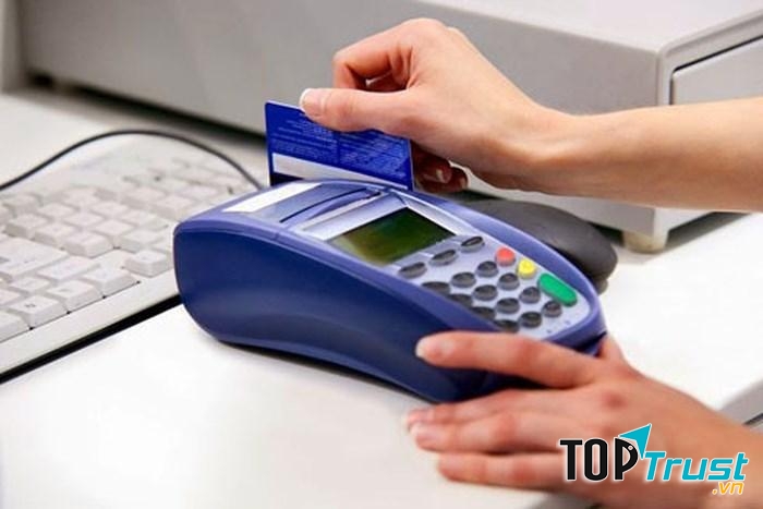 Không tiêu tiền mặt, chỉ sử dụng thẻ tín dụng