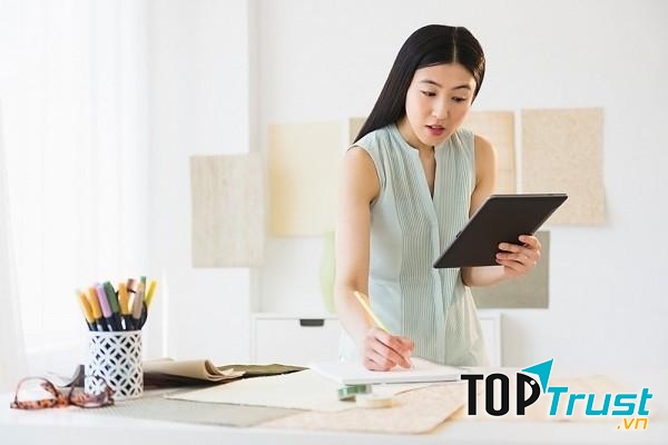 Không trông mong vào người khác