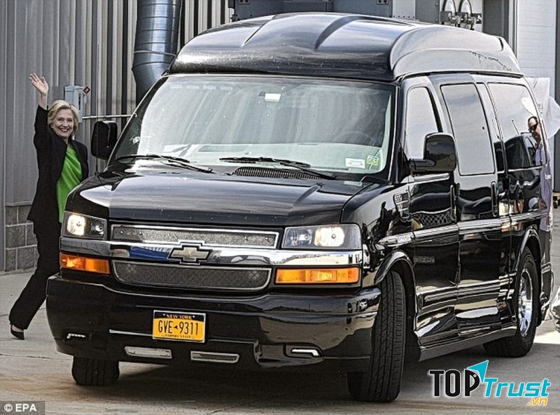 Bà Hillary Clinton đã không tự lái xe hơn 20 năm qua.