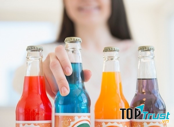 Hãy tập thay thế nước uống có gas bằng nước lọc, trà xanh hoặc nước hoa quả để chiến dịch giảm mỡ thừa đạt được kết quả sớm hơn.