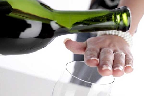 Không uống rượu nếu bị cảm lạnh