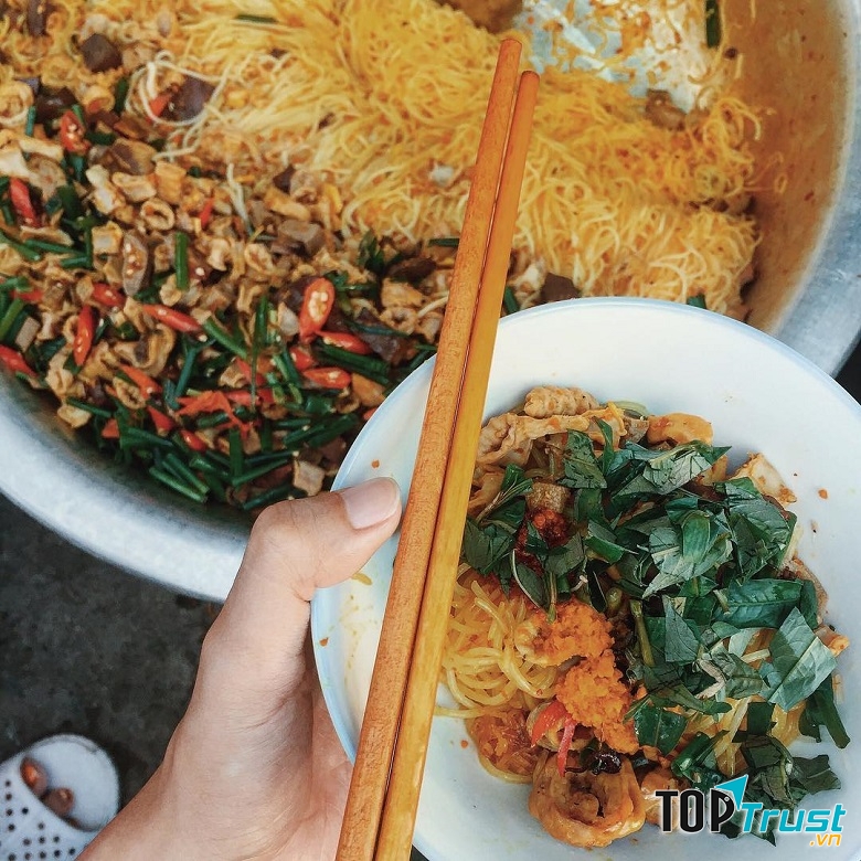 Khu ẩm thực chợ Tây Lộc