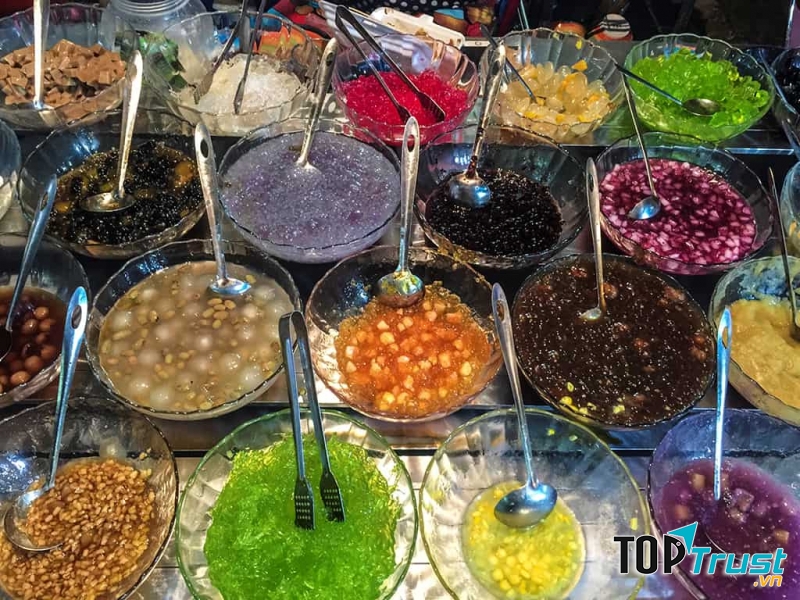 Khu ăn uống chợ Đồng Xuân