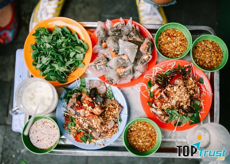 Giá không cao nhưng món ăn có chất lượng khá ổn và vấn đề vệ sinh cũng được đảm bảo