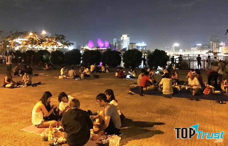 Khu ăn vặt công viên Thủ Thiêm