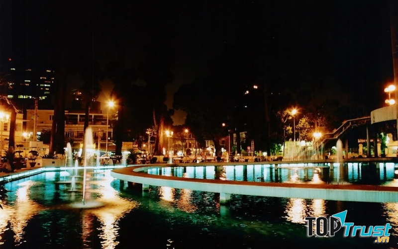 Khu ăn vặt Hồ Con Rùa