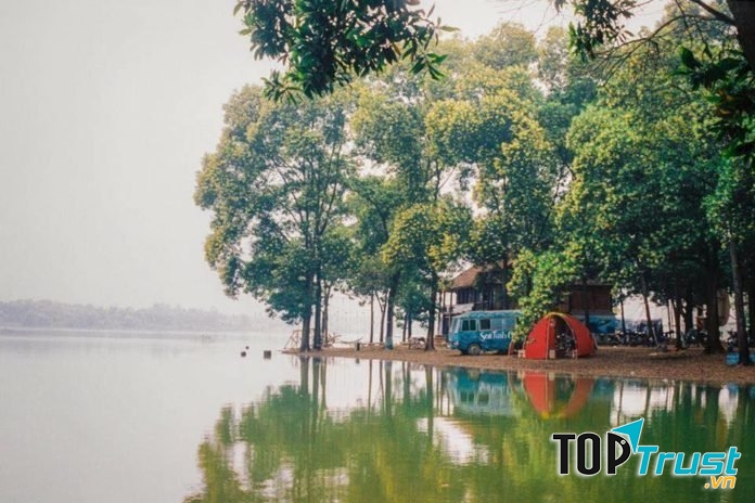 Khung cảnh nên thơ của Sơn Tinh camp nhìn từ xa