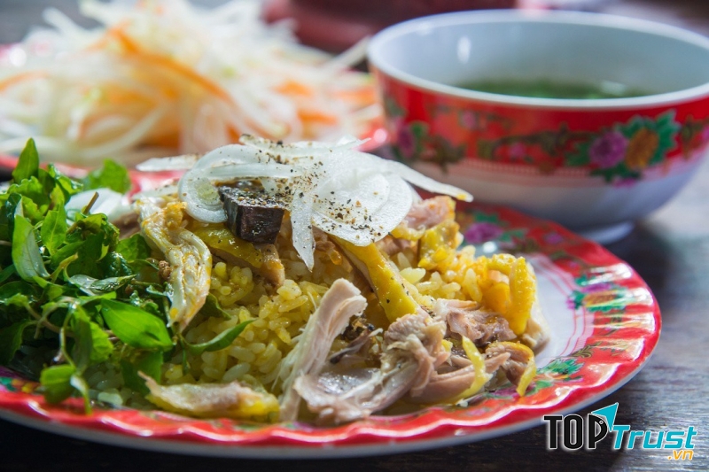Khu Cơm Gà Vỉa Hè - Tô Vĩnh Diện