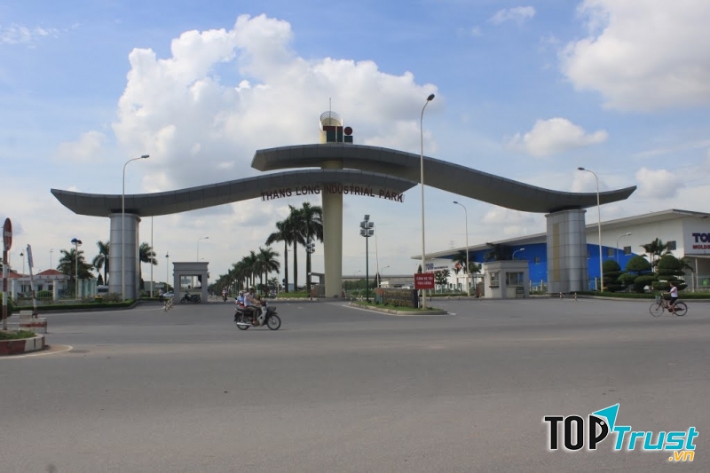 Cổng B khu công nghiệp Thăng Long