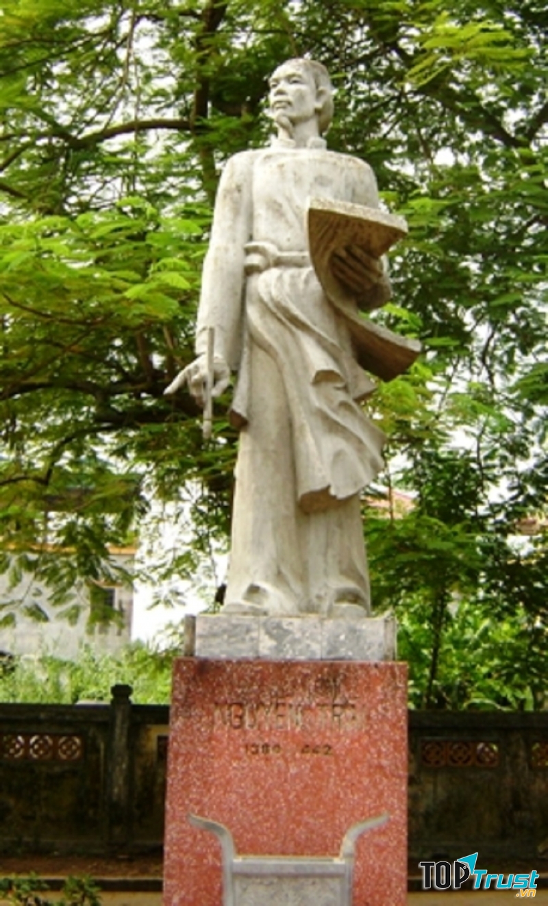 Tượng đài Nguyễn Trãi - Danh nhân văn hóa thế giới