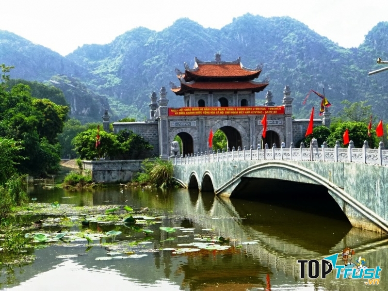 Khu Di tích Cố đô Hoa Lư - điểm thăm quan lý tưởng tại Ninh Bình