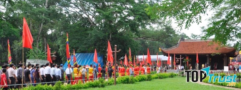 Lễ hội Lam Kinh thu hút du khách gần xa