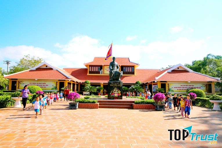 Khu di tích Nguyễn Du