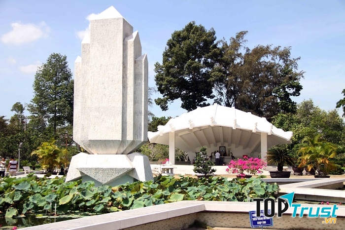 Khu mộ Cụ Phó bảng Nguyễn Sinh Sắc