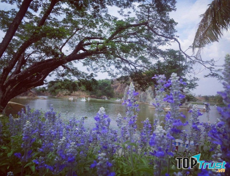 Khung cảnh thơ mộng hữu tình