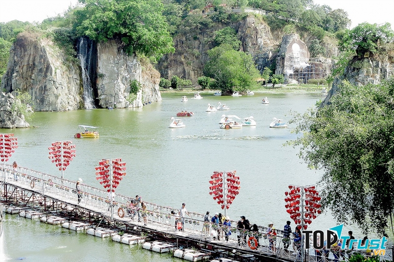 Cây cầu tình yêu