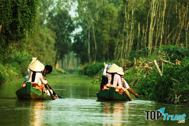 Trải nghiệm bơi xuồng tại Khu du lịch sinh thái Gáo Giồng