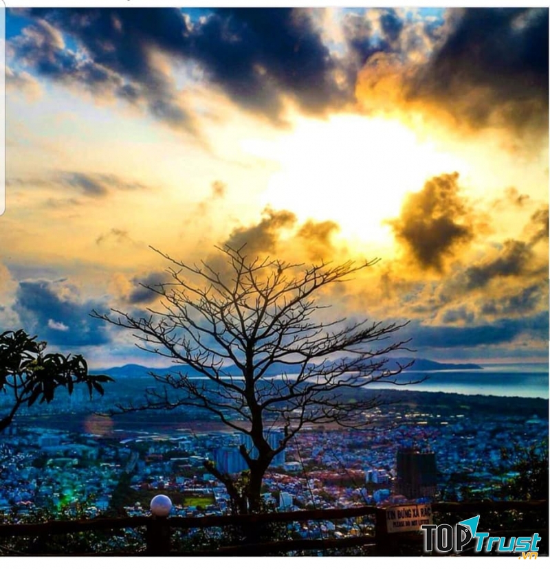 Một góc Hồ Mây