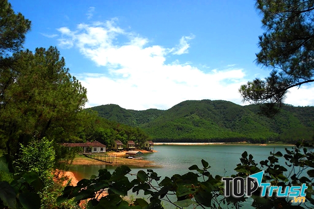 Khu du lịch sinh thái hồ Trại Tiểu