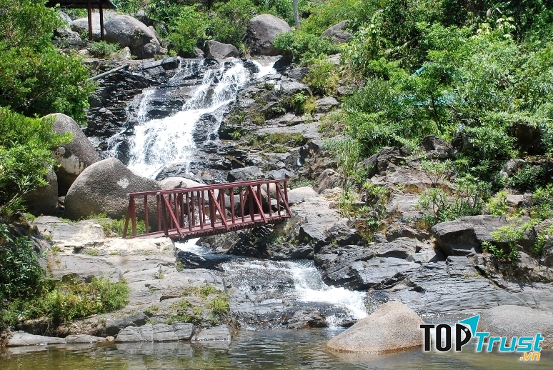 Khu du lịch sinh thái Ngầm Đôi