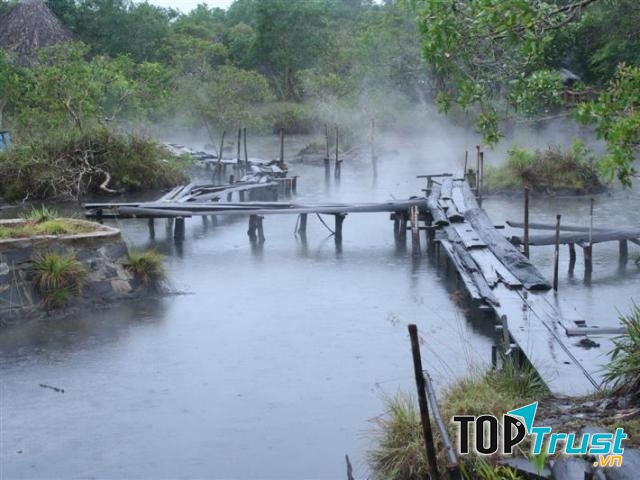 Suối khoáng nóng Kim Bôi