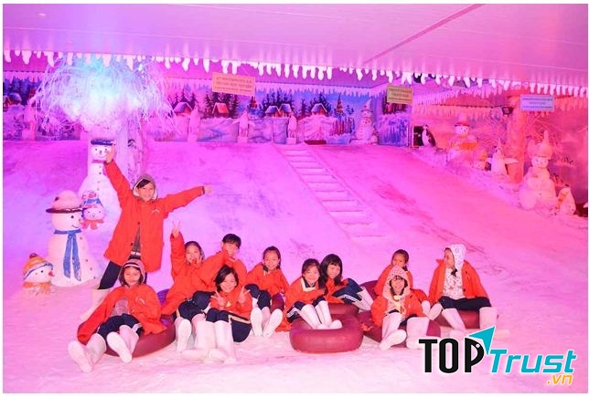Lâu đài tuyết được nhiều du khách lựa chọn khi đến Suối Tiên
