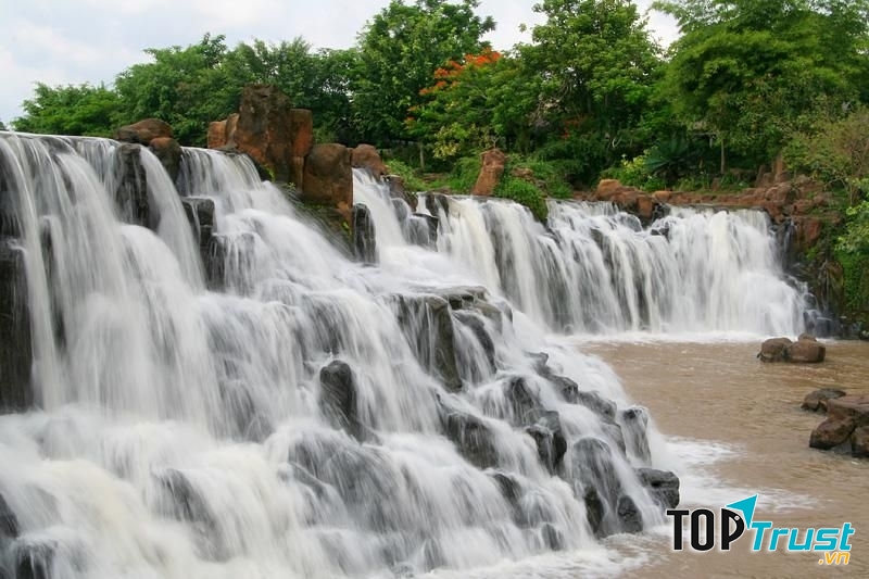 Thác Giang Điền thơ mộng