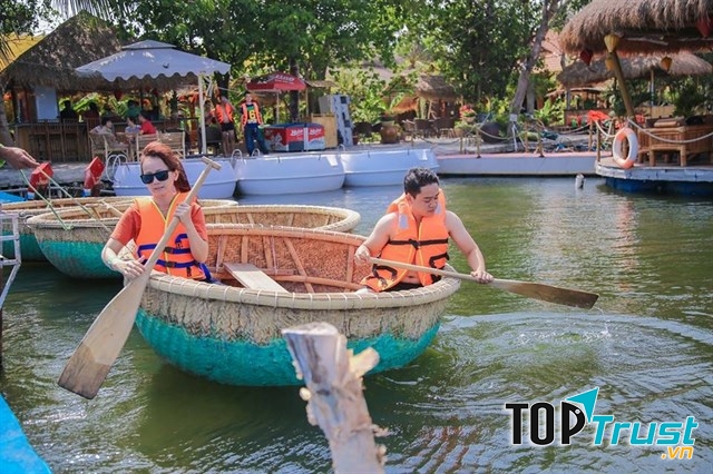 Khu du lịch Tre Việt