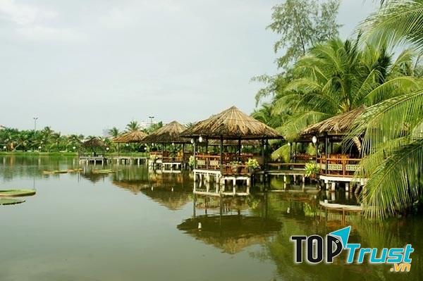 Tới khu du lịch Văn Thánh, bạn sẽ cảm giác như được rời xa khỏi những ồn ào của cuộc sống thị thành