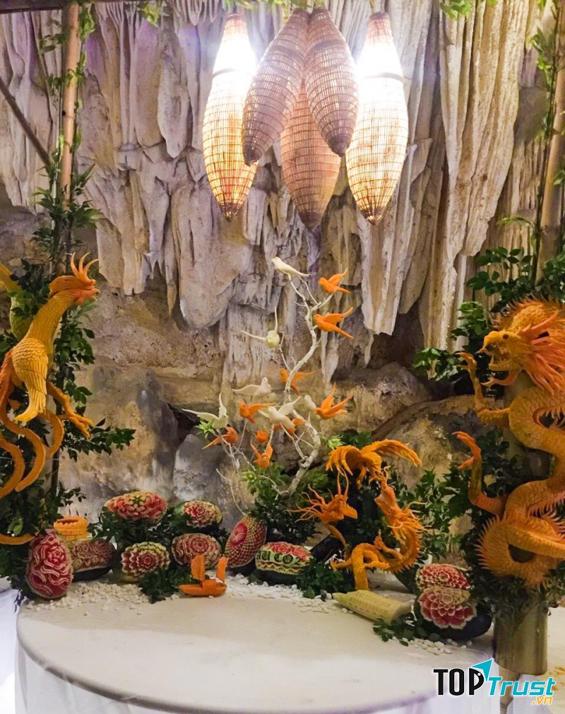 Hang động ở Vũng Đục