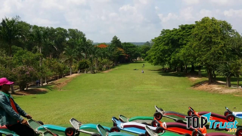 khu trượt cỏ