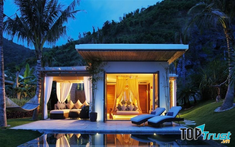 Mia tự hào với mái nhà được nạm đầy cỏ và cây bụi thay vì gạch hoặc các lớp phủ mái khác nhau