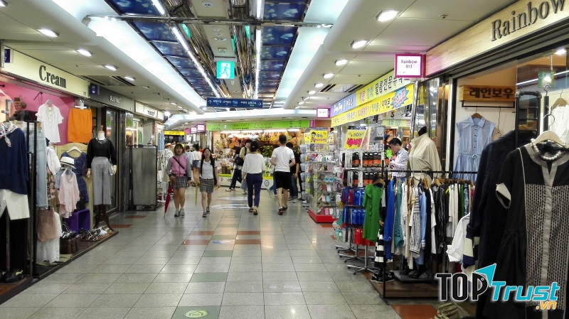 Khu vực mua sắm dưới lòng đất ở Seoul