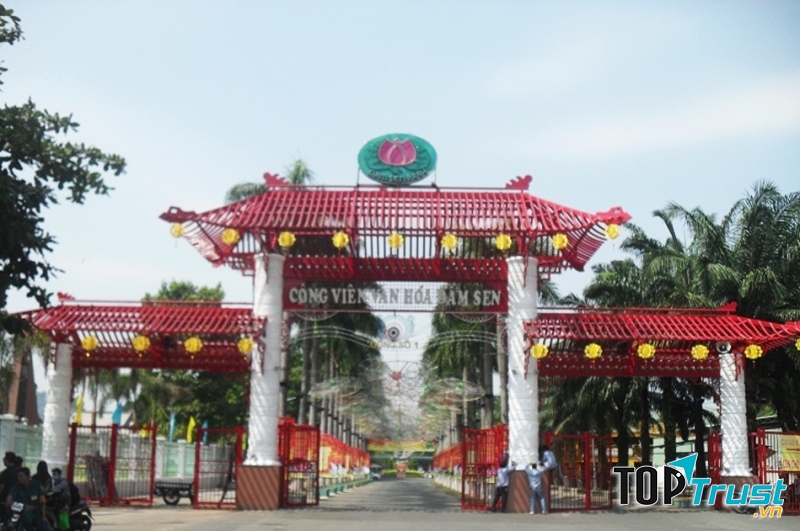 Khu vui chơi giải trí Đầm Sen