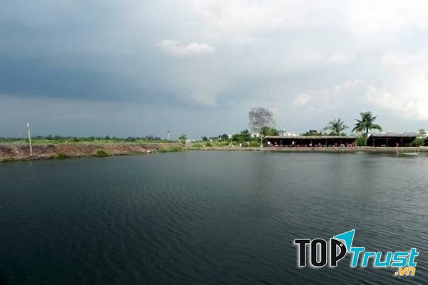 Khu câu cá Đồng Diều được rất nhiều người ưa thích cầm cần câu biết đến