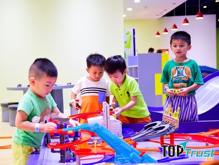 Vui chơi ở tiNiWorld Mipec