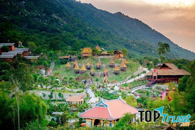 Khu du lịch Trăm Trứng