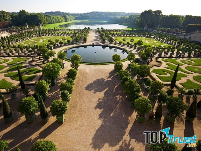 Khu vườn của lâu đài Versailles tại Pháp