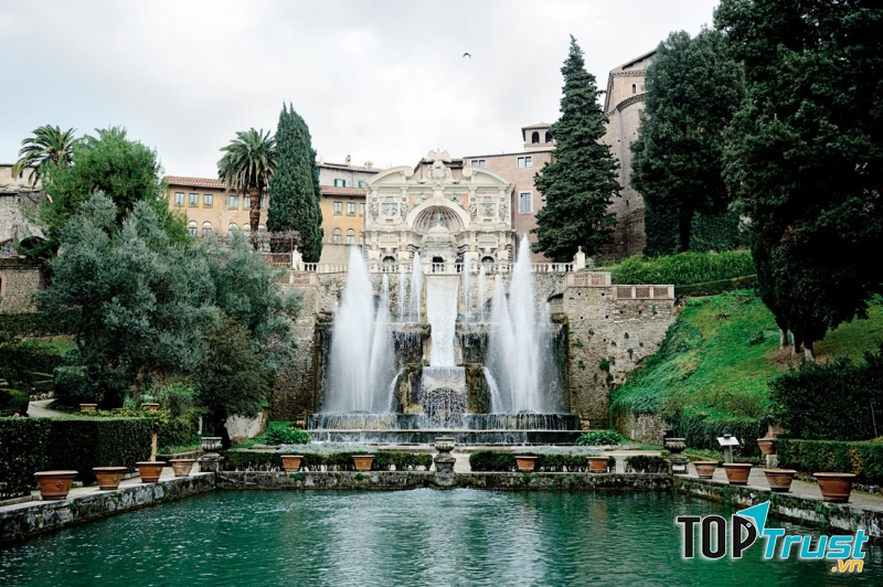 Khu vườn trong khuôn viên Villa d’Este tại Ý