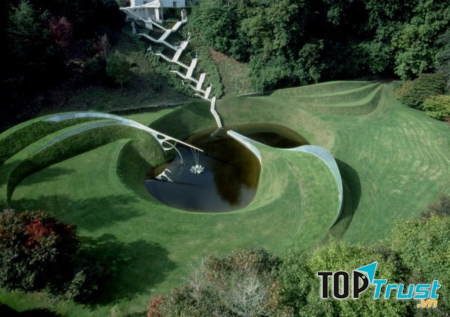 Khu vườn vũ trụ Cosmic Speculation tại Scotland