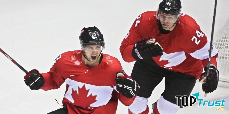 Khúc côn cầu là môn thể thao phổ biến nhất tại Canada