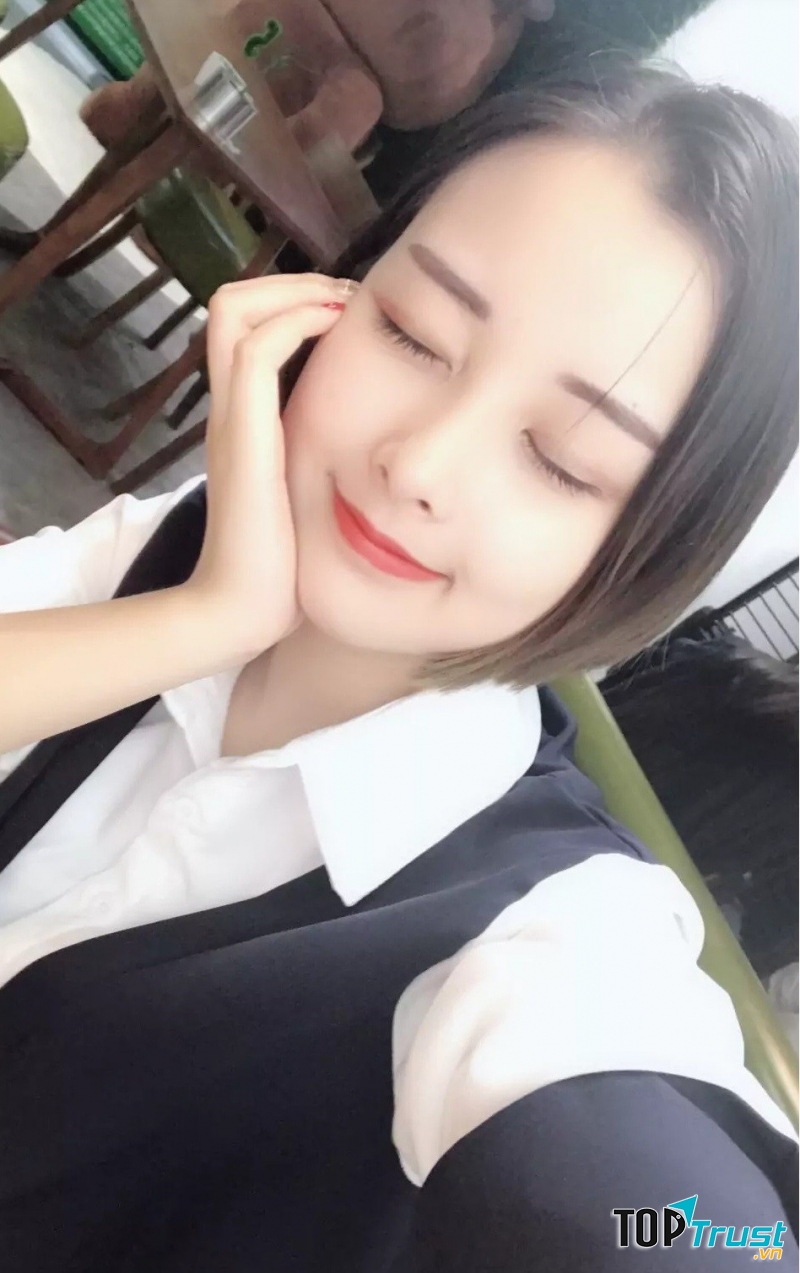 Hãy chú ý đến cảm xúc trên khuân mặt cô ấy