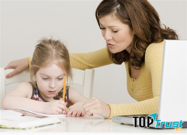 Trẻ cần bắt đầu từ các bài tập dễ cho đến khó dần.