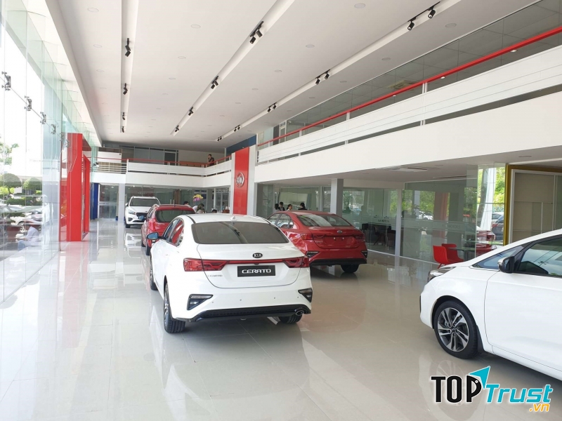 Khu vực trưng bày xe của KIA Thảo Điền