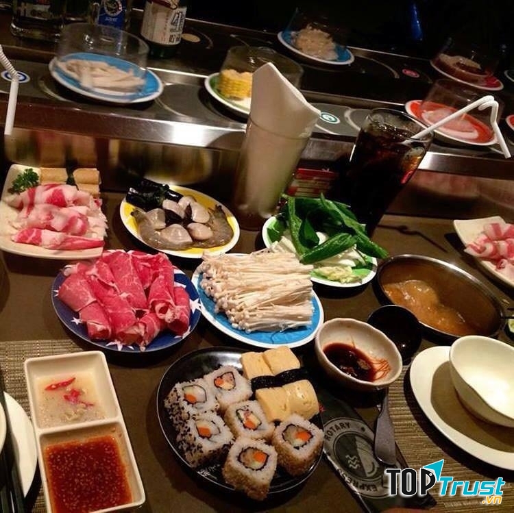 Buffet băng chuyền