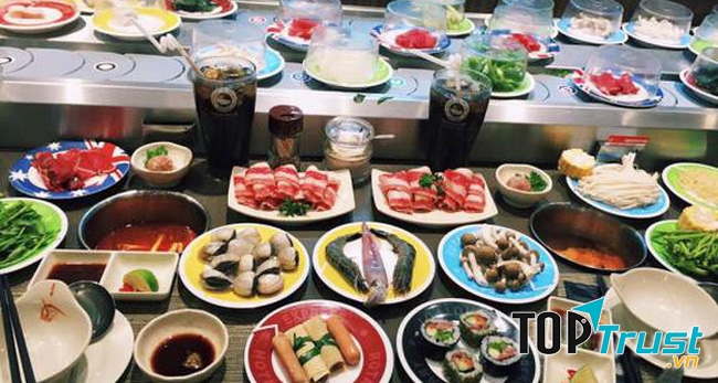 Phục vụ hơn 100 món ăn và món nhúng lẩu đa dạng với hương vị thơm ngon hấp dẫn